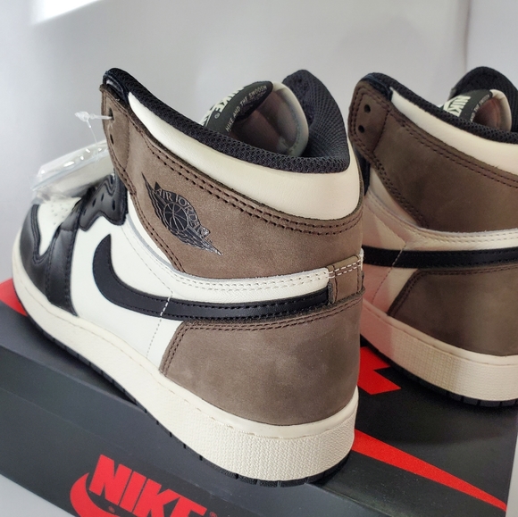 Jordan 1 High OG GS - Picture 4 of 7